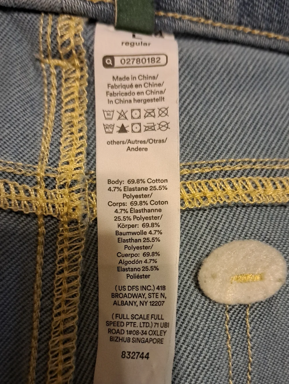 HALARA Straight Leg Jeans in Light Blue Wash. Size L Regular.